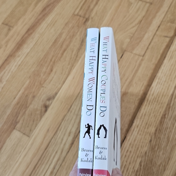 2 books - What Happy Couples Do / What Happy Women Do. Almost new. Carol Bruess - Picture 4 of 6